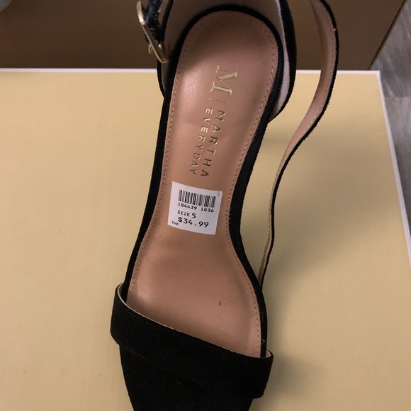 Woman’s heals - Picture 7 of 16